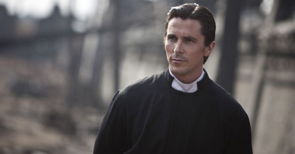 Christian Bale em cena de "Flores do Oriente" , de Zhang Yimou - Divulgação