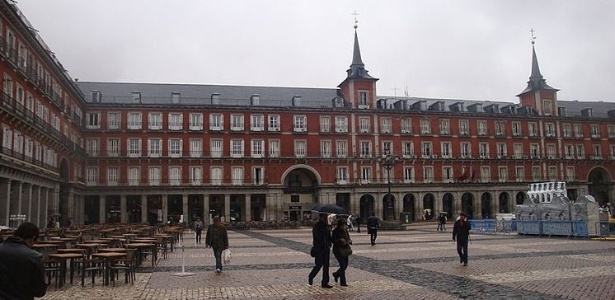 Construída em 1619 em Madri, a Plaza Mayor é dotada de aura arquitetônica e histórica. O ponto turístico foi um dos locais onde o iPavement foi testado no fim de 2011 - Fellipe Fernandes/UOL