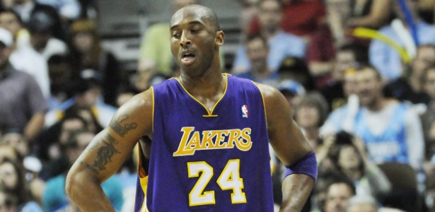 Mesmo debilitado, Kobe Bryant teve uma boa atuação, mas não evitou revés dos Lakers - EFE