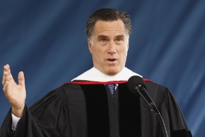 Pré-candidato republicano à Casa Branca, Mitt Romney, discursa para estudantes da Liberty University, maior universidade cristã dos Estados Unidos, localizada na Virgínia