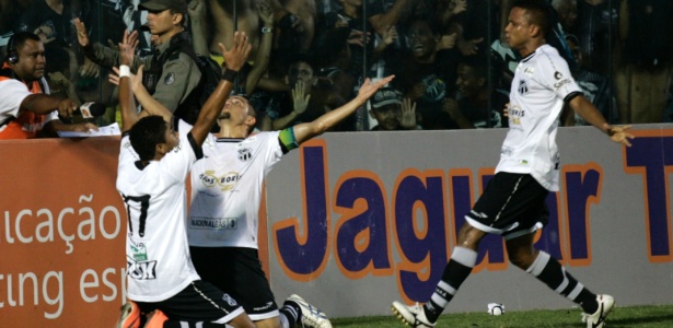 Felipe Azevedo, do Ceará, comemora seu gol no empate por 1 a 1 com o Forteleza - LC MOREIRA/AE/AE