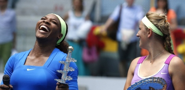 A tenista norte-americana Serena Williams (e.) celebra após vencer a final de Madri - EFE/Juan Carlos Hidalgo