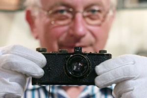 Câmera Leica de 1923 é vendida por 2,8 milhões de dólares em um leilão em Viena (13/5/12) - Reuters