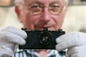 Câmera Leica de 1923 é vendida por 2,8 milhões de dólares em um leilão em Viena (13/5/12) - Reuters
