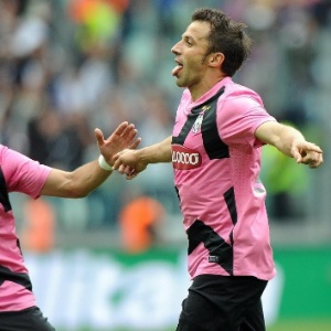 Del Piero comemora o último gol marcado pela camisa da Juventus, da Itália - OLIVIER MORIN/AFP