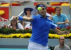 Federer vence de virada, é campeão em Madri e volta a ser segundo do mundo - AFP PHOTO/PIERRE-PHILIPPE MARCOU