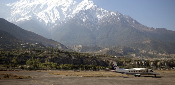 Fotografia de arquivo mostra aeronave da Agni Air do mesmo modelo da que caiu nas montanhas - AFP