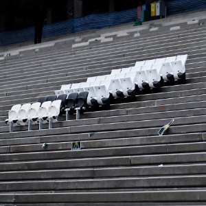 Cadeiras na arquibancada do futuro estádio do Corinthians