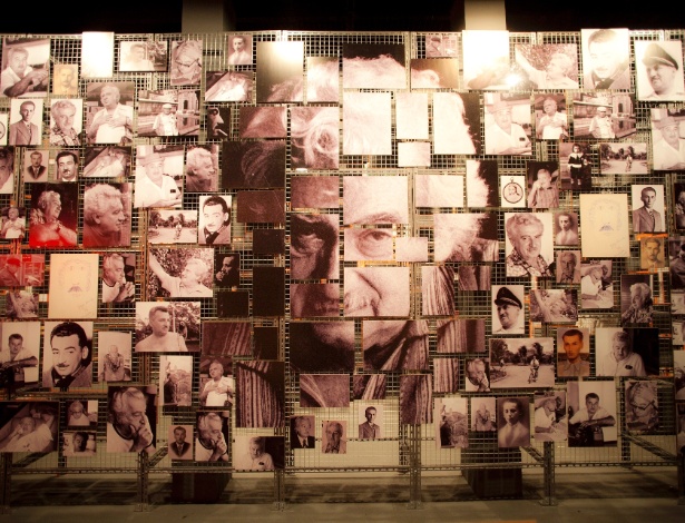 Mosaico com fotos da carreira do escritor brasileiro Jorge Amado são parte da exposição "Jorge Amado e Universal", que fica em cartaz em São Paulo até 22 de julho e faz parte do centenário - Lucas Lima/UOL