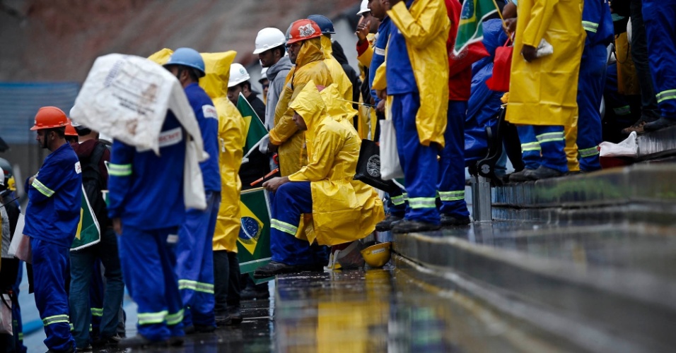 Operários acompanham evento de prevenção de acidente no trabalho organizado pelo Tribunal Superior do Trabalho no Itaquerão