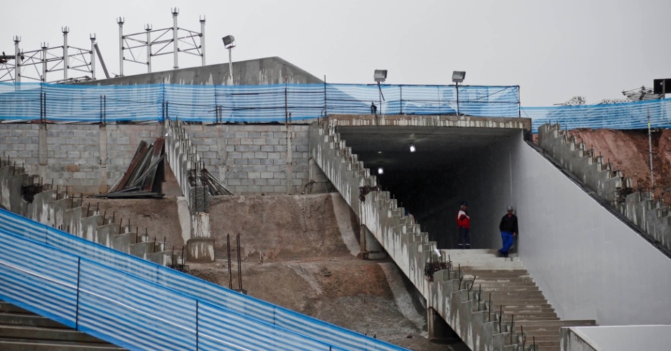 Túnel de acesso ao campo do futuro estádio do Corinthians
