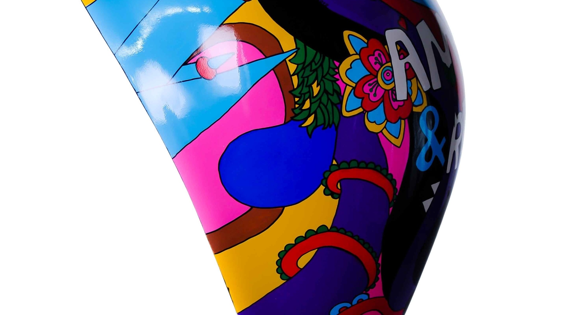 Arte "Ame e Respeite", de Cako Martin. Cem telefones públicos ganham obras de artistas e tem como proposta conscientizar a população de sua preservação  - Divulgação