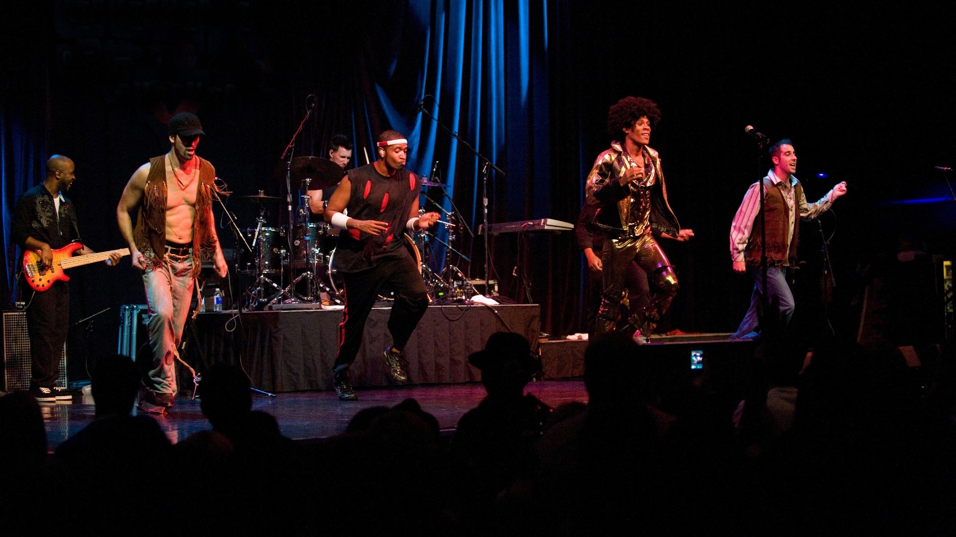 Elenco apresenta espetáculo "Who's Bad" com repertório que passa por toda a carreira do cantor Michael Jackson - Divulgação