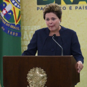 Dilma chora ao citar familiares de desaparecidos - Sergio Lima/Folhapress