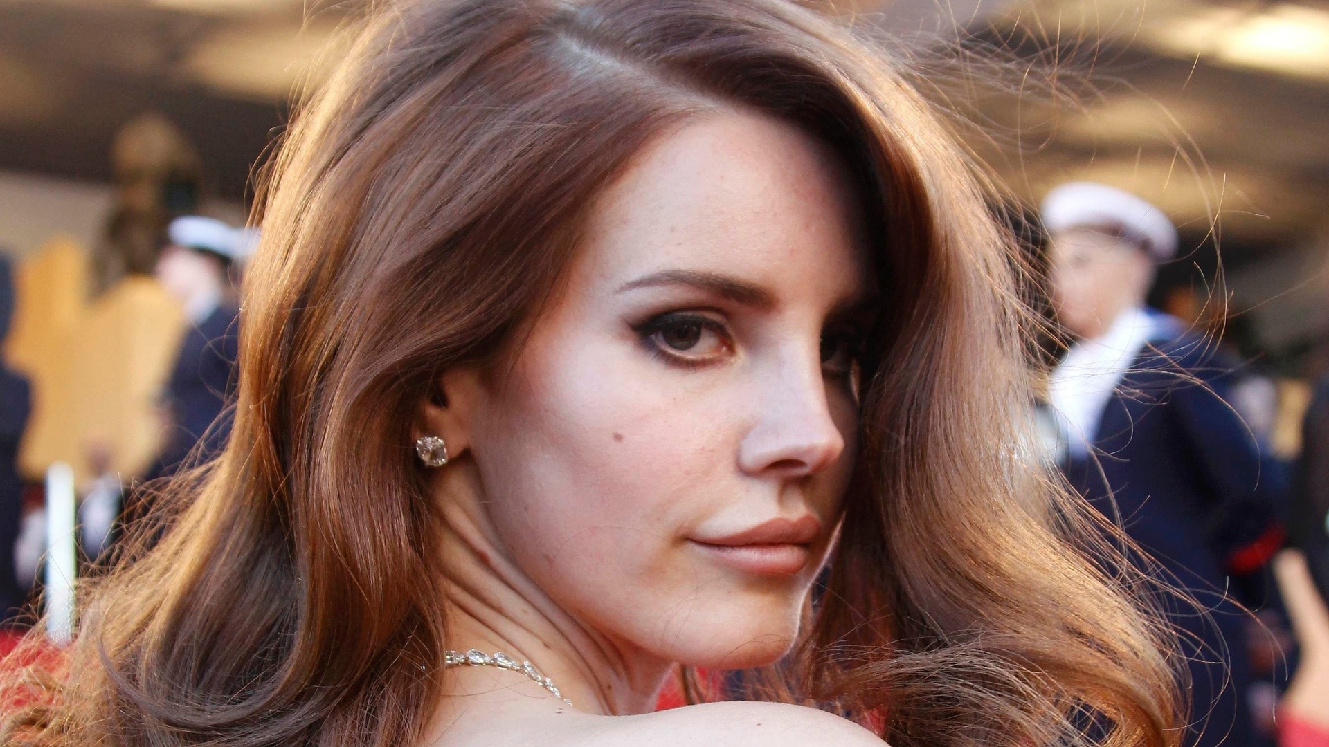 A cantora Lana Del Rey passa pelo tapete vermelho do Palácio do Festival, que recebe a abertura do Festival de Cannes 2012 (16/5/12) - Jean-Paul Pelissier/Reuters