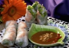 Aprenda a fazer o Goi Cuon: rolinhos com camarões típicos da cozinha do Vietnã - Reprodução