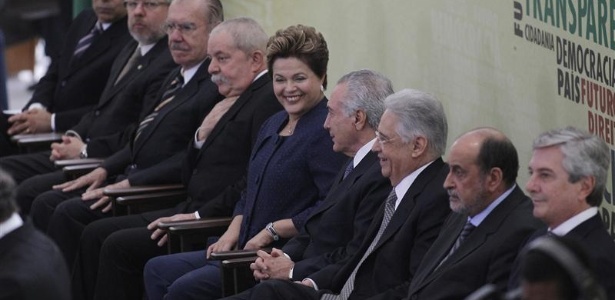Com os ex-presidentes Sarney, Lula, FHC e Collor, Dilma fez lançamento histórico da Comissão da Verdade - Ueslei Marcelino/Reuters