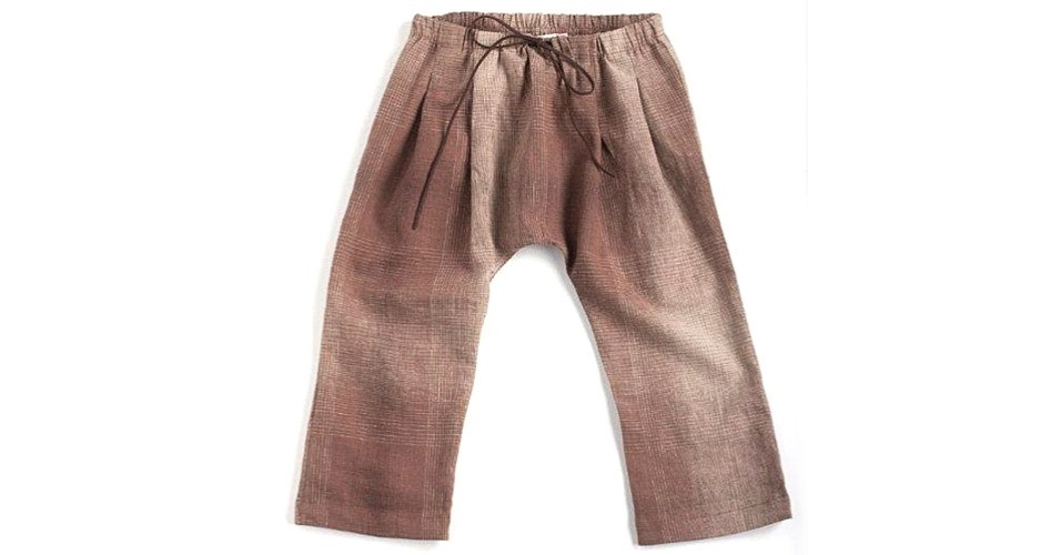 Calça saruel em linho xadrez com cordão de couro; de R$ 115 por R$ 57,50, da Bebé Sucré, na feira Baby Bum (11 4329-7975) - Divulgação
