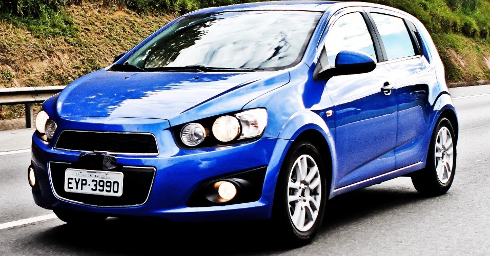 Chevrolet Sonic hatch durante teste "secreto" com jornalistas: cores fortes para o lançamento, como este azul vivo - Filipe Palma/www.filipepalma.com.br