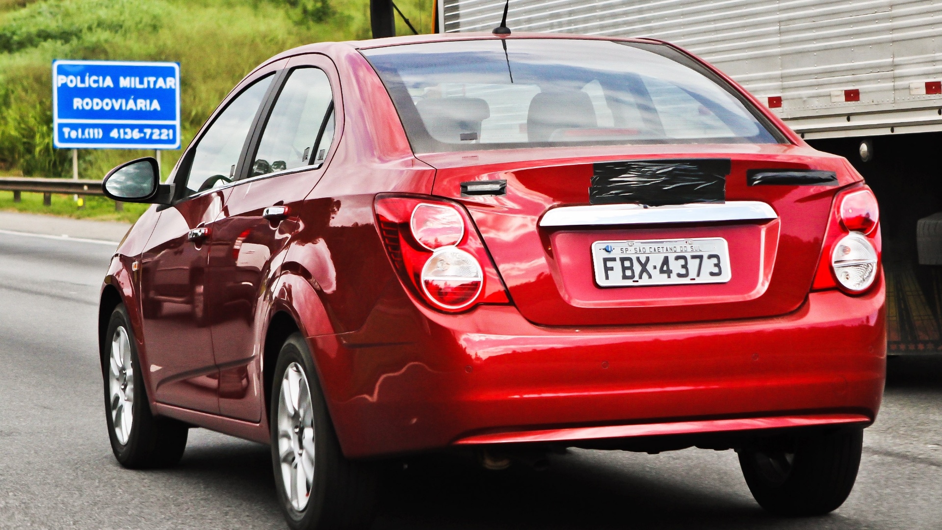 Chevrolet Sonic sedã tem régua cromada e lanternas traseiras com formato pouco usual - Filipe Palma/www.filipepalma.com.br