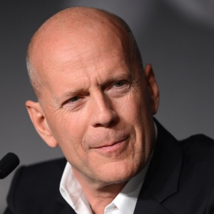 O ator Bruce Willis fala sobre o filme "Moonrise Kingdom", de Wes Anderson, que abre o Festival de Cannes 2012, durante coletiva realizada para a imprensa (16/5/12) - AFP Photo/Anne-Christine Poujoulat
