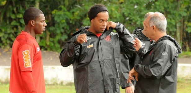 Funcionários e jogadores poderão contar as indisciplinas de Ronaldinho na Justiça - Alexandre Vidal/Fla Imagem