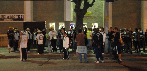 Organizada do Corinthians não poderá utilizar nenhuma vestimenta que identifique a torcida, como em 2012 - Vinicius Castro/UOL