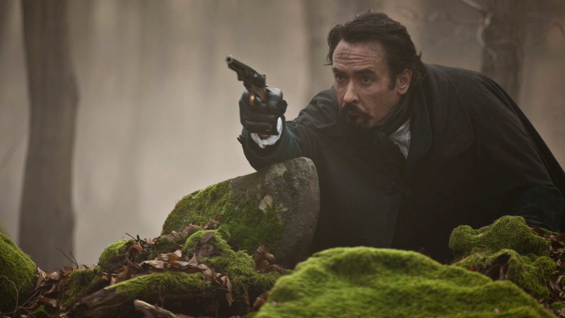 John Cusack em cena de "O Corvo", de James McTeigue - Divulgação