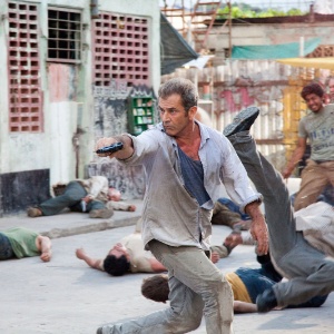 Mel Gibson em cena do filme "Plano de Fuga"