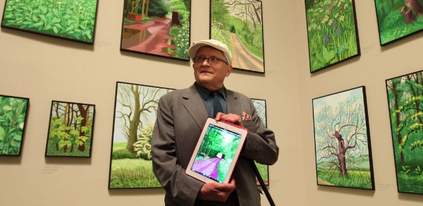 O pintor britânico David Hockney, 74, consagrado pelos seus quadros de paisagens, expõe algumas de suas obras criadas com um iPad - Alfredo Aldai/EFE - Alfredo Aldai/EFE