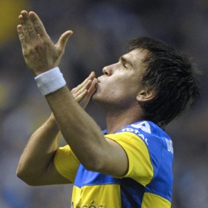 Pablo Mouche manda beijos para a torcida do Boca Juniors marcar o gol contra o Flu na Bombonera - Juan Mabromata/AFP