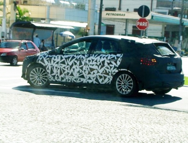 Configuração hatch do novo Focus trafegava pela avenida Dr. Arthur Costa Filho, no centro de Caraguatatuba (SP) - Edilberto Alves/UOL