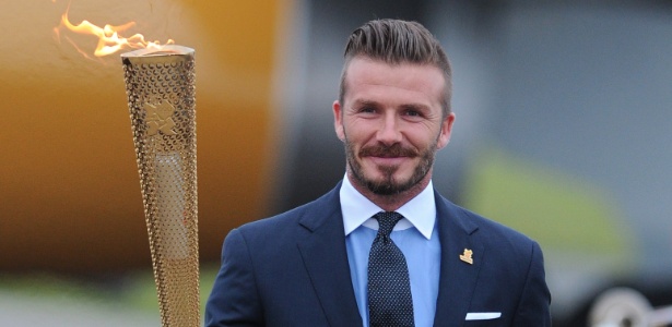 David Beckham participou da escolta da chama olímpica de Atenas até Londres