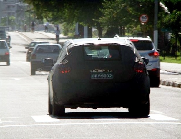 Focus surgiu em novo destino preferido de carros camuflados, Caraguatatuba (SP), mas Ford ainda não confirmou estreia do carro no Brasil - Edilberto Alves/UOL