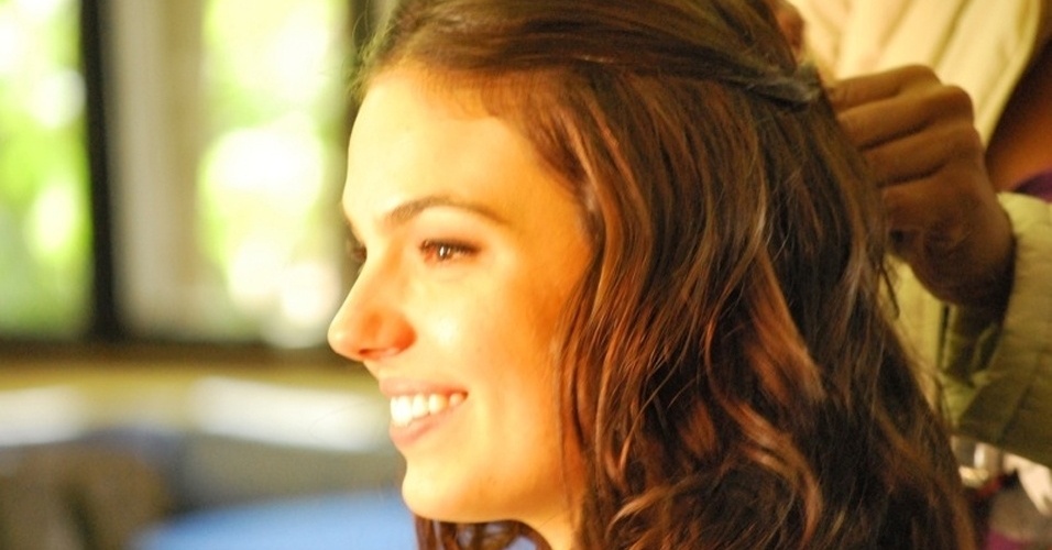 Isis Valverde se prepara para interpretar Maria Lúcia - Divulgação