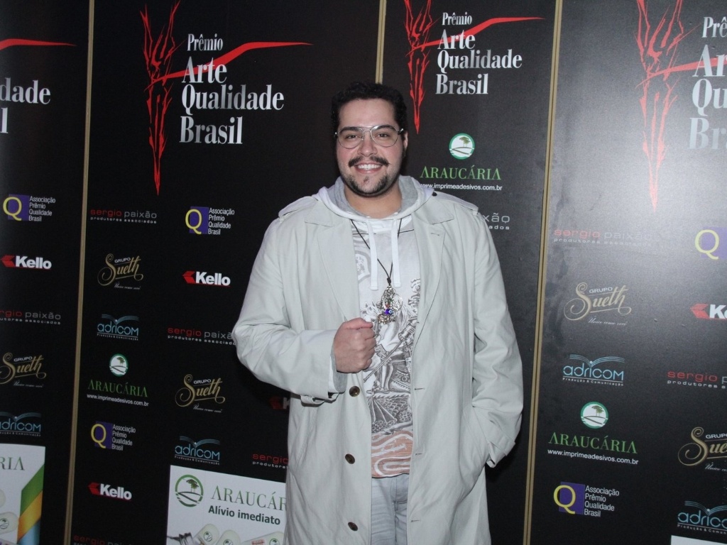 Neto de Silvio Santos, Thiago Abravanel, ganhou dois prêmios Arte Qualidade Brasil 2012, pelo espetáculo "Tim Maia: Vale Tudo", em evento no Rio de Janeiro. O prêmio homenageia os grandes destaques do teatro e da televisão brasileira (16/5/12) - Thyago Andrade/Photo Rio News