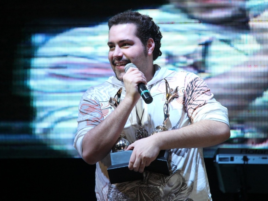 Neto de Silvio Santos, Thiago Abravanel, ganhou dois prêmios Arte Qualidade Brasil 2012, pelo espetáculo "Tim Maia: Vale Tudo", em evento no Rio de Janeiro. O prêmio homenageia os grandes destaques do teatro e da televisão brasileira (16/5/12) - Thyago Andrade/Photo Rio News