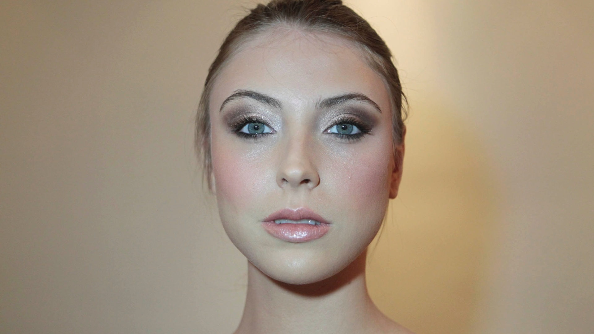 Passo a passo maquiagem mineral para o inverno - 0 - Fernando Donasci/UOL