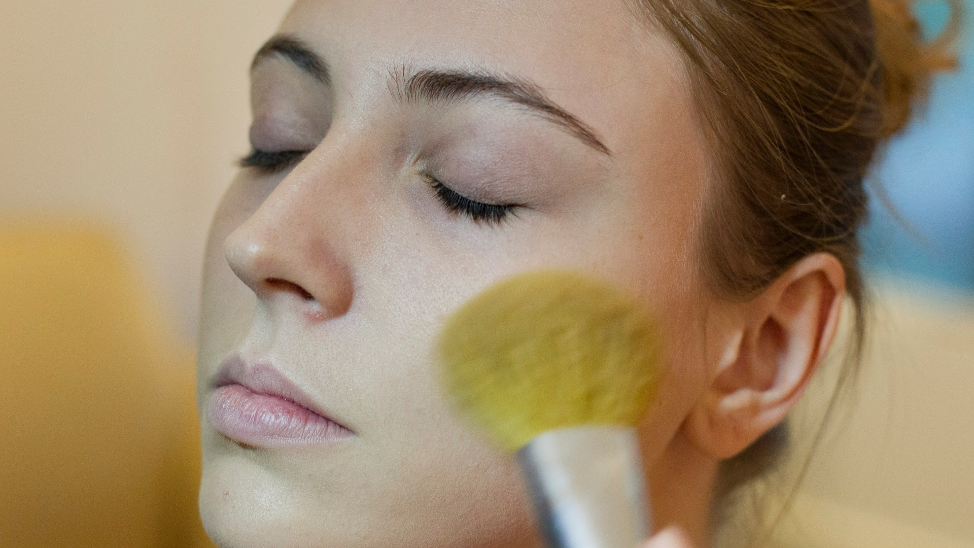 Passo a passo maquiagem mineral para o inverno - 3 - Fernando Donasci/UOL