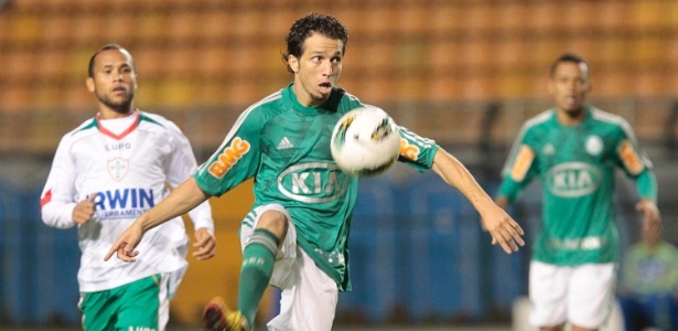 Cicinho estava no Palmeiras desde janeiro de 2011 e conquistou a Copa do Brasil - Fernando Donasci/UOL