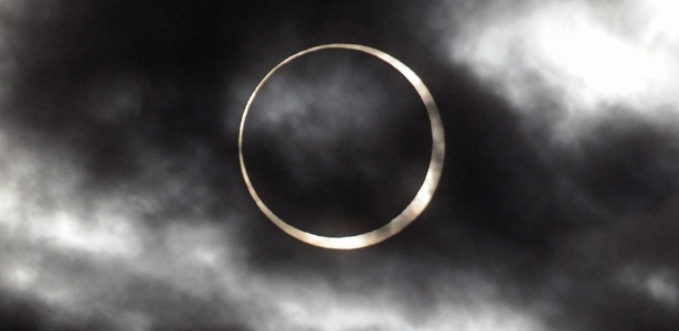 Resultado de imagem para confira imagens do eclipse do Sol neste domingo de Carnaval