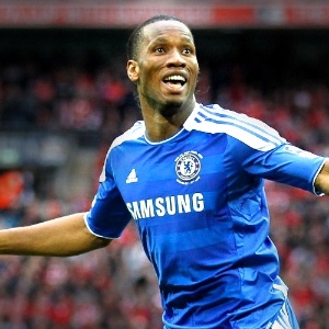 Drogba foi decisivo no título do Chelsea na Liga dos Campeões antes de ir para o futebol chinês - Ian Kington/AFP/Arte UOL