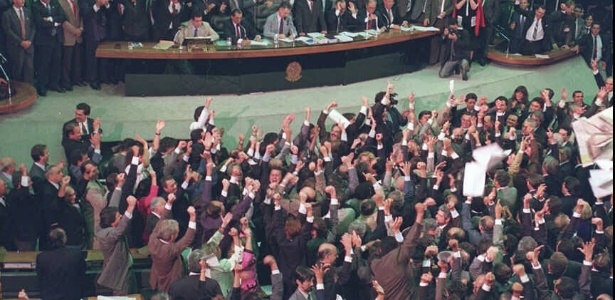 Deputados comemoram abertura do processo de impeachment contra Collor, em 1992 - Jorge Araújo/Folha Imagem - 29.09.1992