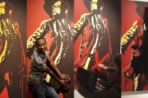 A obra "The Spear", de Brett Murray, em quatro momentos. No início da exposição na Goodman Gallery, sendo coberta por um visitante e depois sendo deteriorada - Fotomontagem/AP Photo