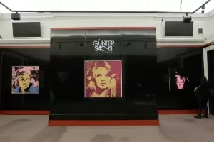 Coleção de Gunter Sachs inclui a fotografia de Richard Avedon de sua ex-mulher, a atriz francesa Brigitte Bardot - AP Photo/Sang Tan