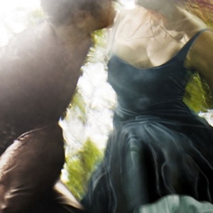 A fotógrafa reconhece que o processo não é fácil e os modelos podem se sentir pressionados por ela durante a sessão de fotos. Acima, "Same Difference" (2012) - Barbara Cole/Divulgação
