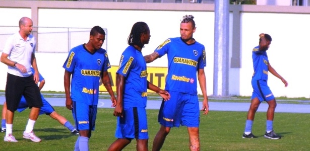 Andrezinho participou normalmente do treinamento desta quarta-feira no Botafogo - Bernardo Gentile/UOL Esporte