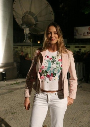 Luana Piovani no segundo dia do Fashion Rio (23/5/12)