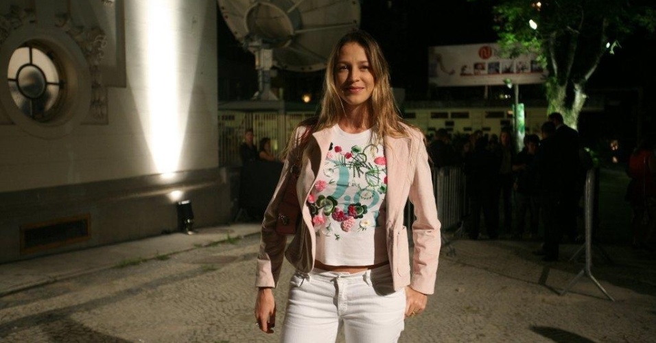 Luana Piovani no segundo dia do Fashion Rio (23/5/12)