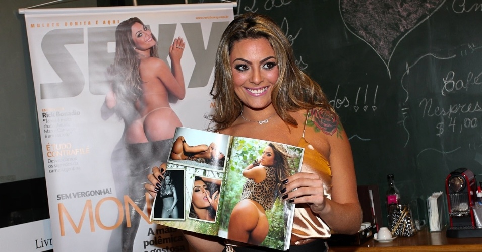 A ex-BBB Monique Amin na noite de autógrafos do ensaio que fez para a revista "Sexy" na Livraria do Alto, no bairro do Morumbi, em São Paulo (24/5/12) A modelo é capa da edição de junho